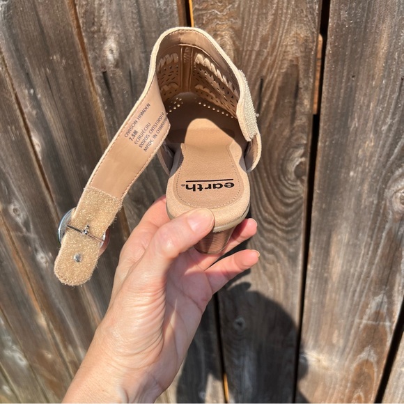 Earth Carson Hamden Die Cut Suede Leather Peep Toe Heel sandal shoes size 7.5 - Picture 13 of 16